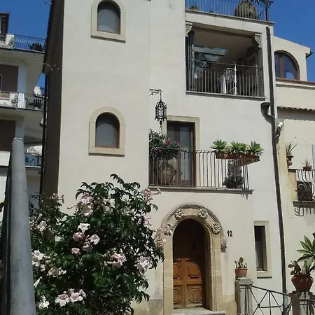 Varo לינה וארוחת בוקר