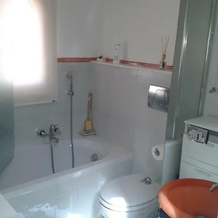 Varo לינה וארוחת בוקר